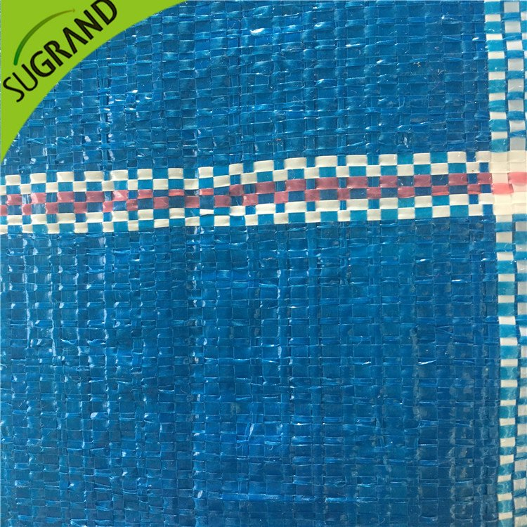 Biało/niebiesko/czerwony podkład do ogrodów o gramaturze 100g/m2
